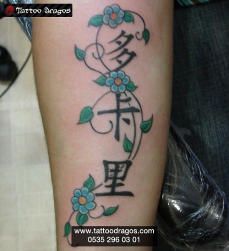 Çin Yazı Çiçek Tattoo